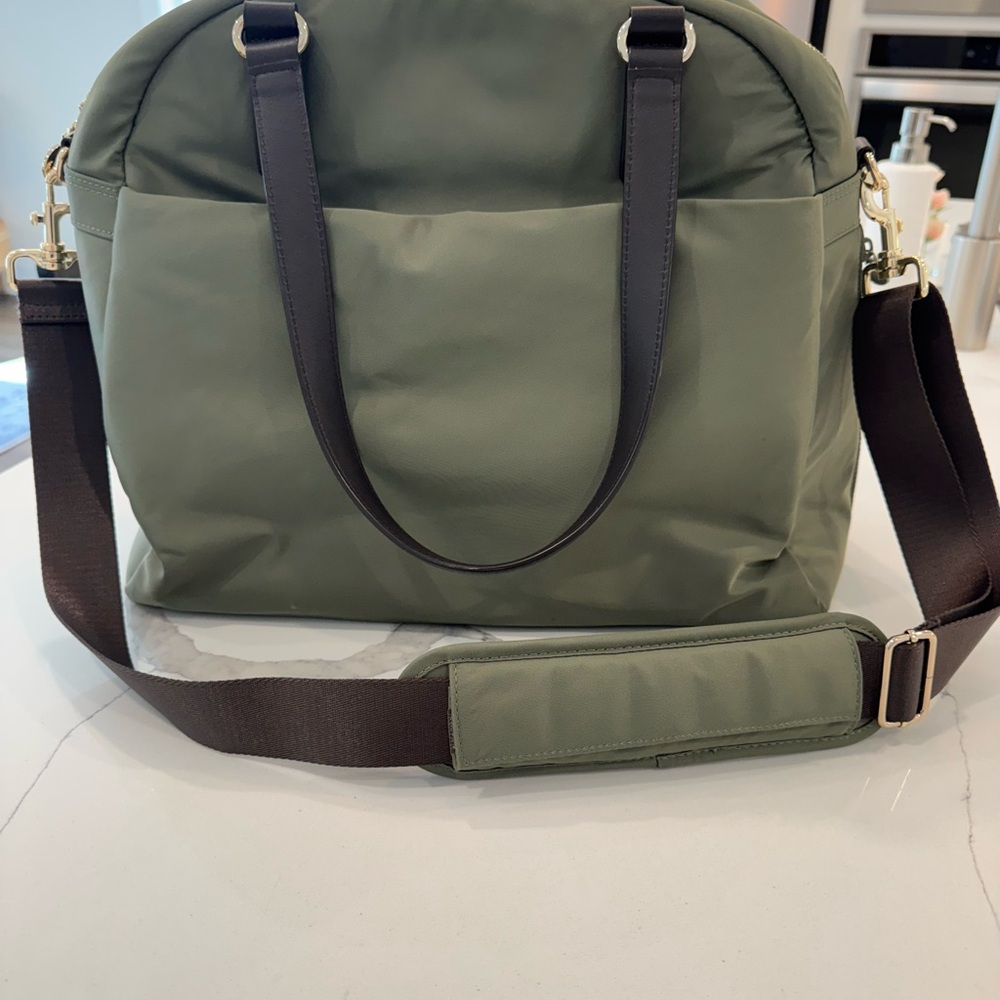 Like new, barely used Lo & Sons O.G. 2 laptop bag.